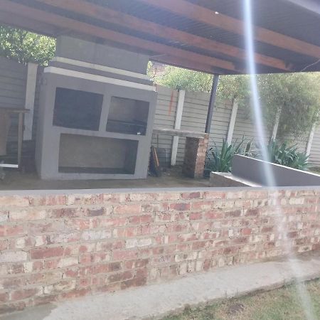 Ditsaleng Bed And Breakfast Vanderbijlpark Extérieur photo