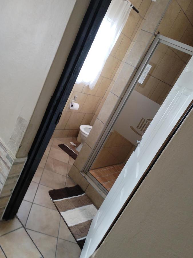 Ditsaleng Bed And Breakfast Vanderbijlpark Extérieur photo